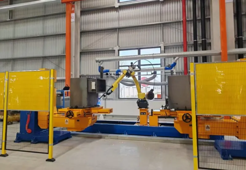 Dual-arm robots performing precision corner seam welding
