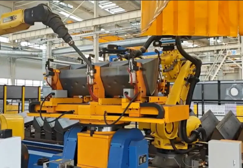 Servo positioner for robotic hopper welding automation