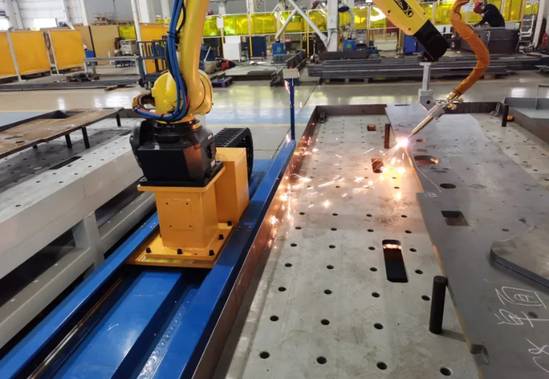 Adaptive path tracking robot flame cutting system by AGR Robotics