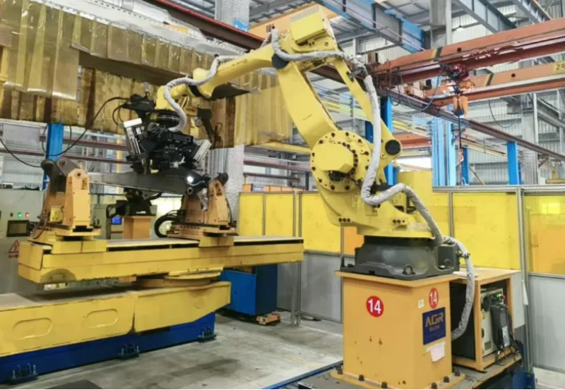 AGR multi-robot welding system for excavator boom production