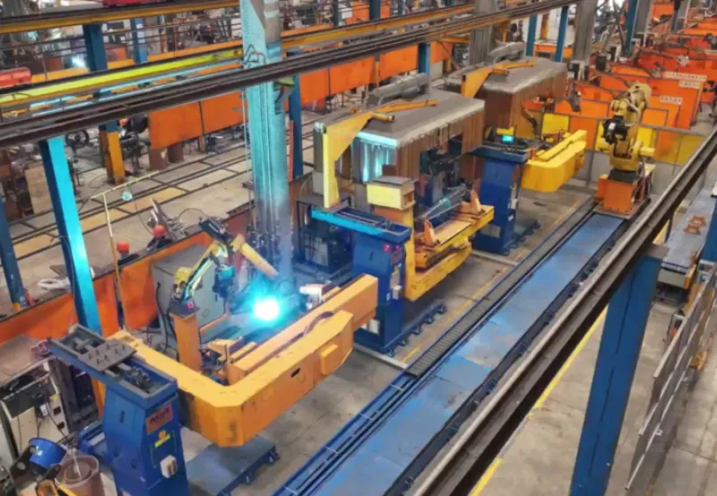 MES-integrated robotic welding line with automated material handling