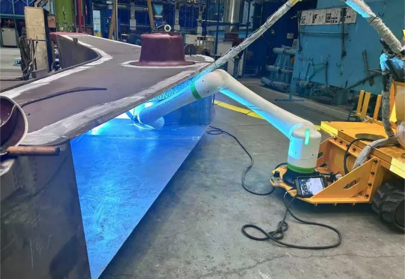 6-axis collaborative robot with adaptive seam tracking
