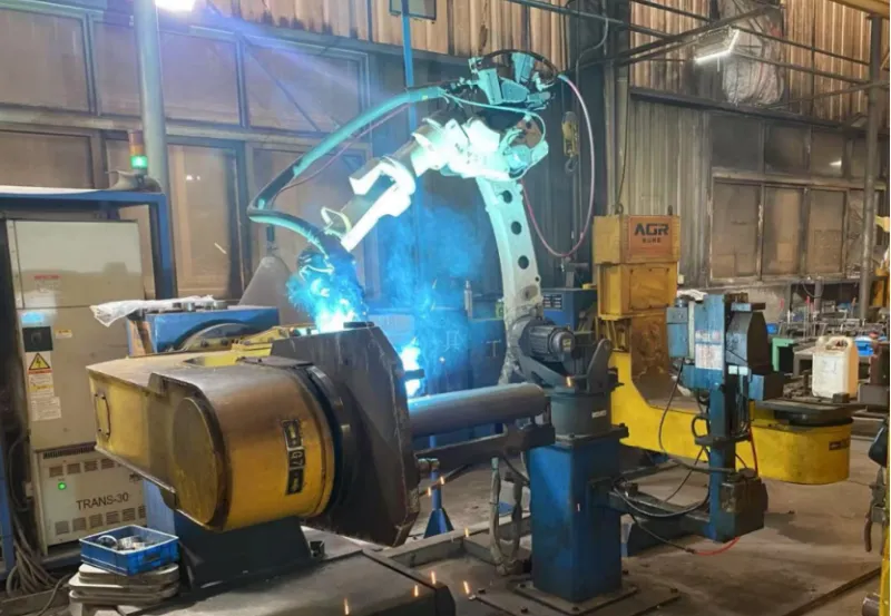 Plug-and-play welding robot system for small-batch production